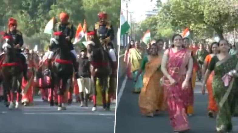 Mothers Day 2023 Celebration In Rajkot: राजकोट मध्ये मदर्स डे चं अनोखं सेलिब्रेशन; साडी संस्कृतीला प्रोत्साहन देण्यासाठी राजकोट पोलिसांनी आयोजित केला वॉकथॉन!