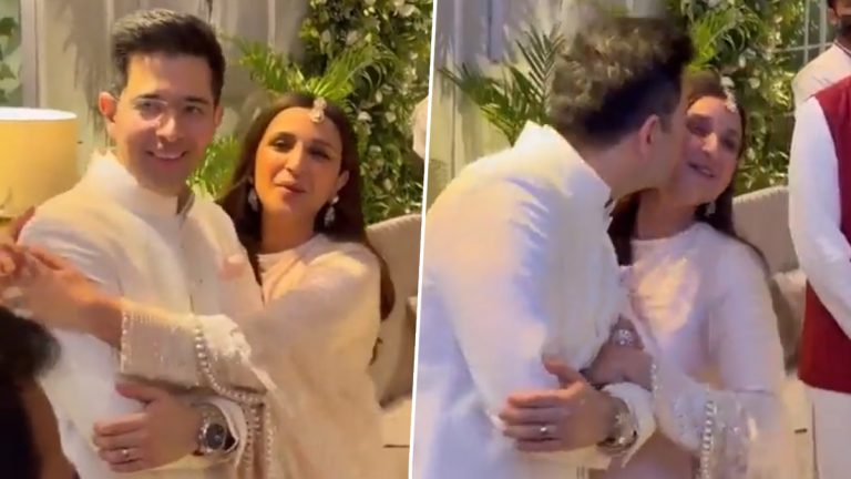 Parineeti Chopra-Raghav Chadha Engagement: ‘Ve Maahi’ गाण्यावर साखरपुडा सोहळ्यात रोमॅन्टिक झालेल्या परिणिती-राघव यांच्या अदांवर नेटकरी देखील फिदा; Video Viral करत क्युट कपल वर शुभेच्छांचा वर्षाव!  (Watch Video)