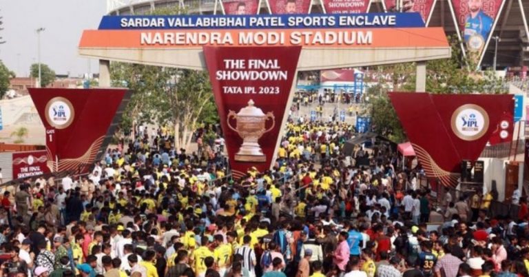 IPL 2023 Final: चेन्नई-गुजरात आयपीएल फायनलपूर्वी एमएस धोनी आणि सीएसके चाहत्यांनी केली नरेंद्र मोदी स्टेडियमवर गर्दी, पहा व्हिडिओ 