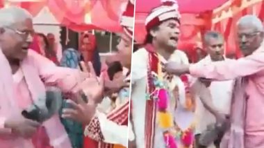 Father In Law Beats Son In Law With Chappal:  ...म्हणून भर मंडपामध्ये सासर्‍याने जावयाला चप्पलेने झोडले (Watch Video)