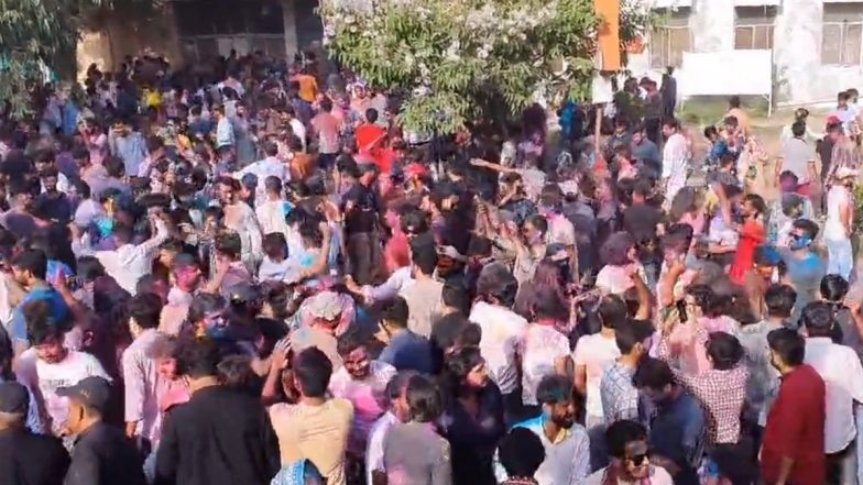 Pakistan Bans Holi: पाकिस्तानी विद्यापीठांमध्ये होळी खेळण्यास बंदी; इतर हिंदू सणांवर प्रतिबंध