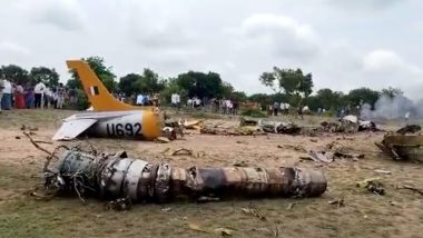 Jet Crashes in Karnataka: कर्नाटकच्या चामराजनगरमध्ये जेट क्रॅश; 2 पायलट सुखरूप बाहेर, Watch Video
