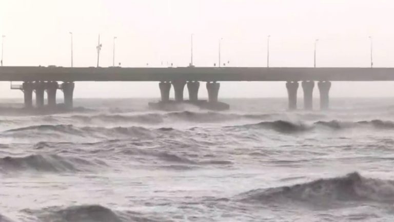 Mumbai Rain: बिपरजॉय वादळामुळे मुंबईत सोसाट्याचा वारा, अनेक भागात पावसाची हजेरी