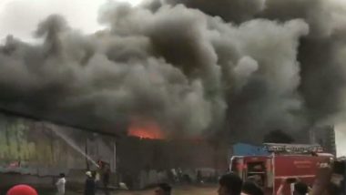 Pune: पुण्यातील गंगाधाम परिसरात गोदामाला भीषण आग; अग्निशमन दलाकडून आग विझवण्याचा प्रयत्न सुरू, Watch Video