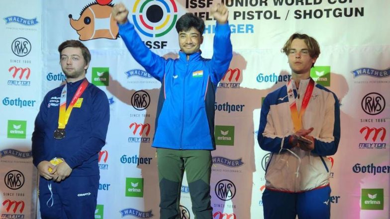Dhanush Srikanth Wins Air Rifle Gold: भारतीय नेमबाज धनुष श्रीकांतने ISSF ज्युनियर वर्ल्ड कपमध्ये पुरुषांच्या 10 मीटर एअर रायफल स्पर्धेत सुवर्णपदक पटकावले