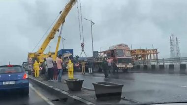 Mumbai Traffic Update: वाशी खाडी वर ट्रफिकचा खोळंबा; Trailer Truck Accident मुळे पुण्याकडे जाणारी वाहतूक रखडली