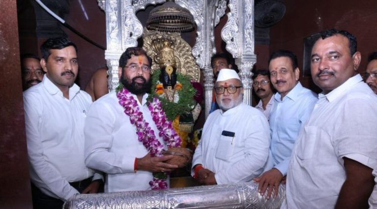 Ashadhi Ekadashi 2023: आषाढी एकादशीच्या पार्श्वभूमीवर CM Eknath Shinde पंढरपुरात; घेतले विठ्ठल-रुक्मिणीचे दर्शन, सोयी सुविधांचा आढावा