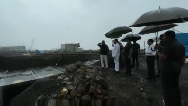 Mumbai Rain Updates: पहिल्याच पावसात मुंबई तुंबली, मुख्यमंत्री एकनाथ शिंदे यांच्याकडून वरळी येथील कोस्टल रोडला भेट देऊन पाहणी (Watch Video)