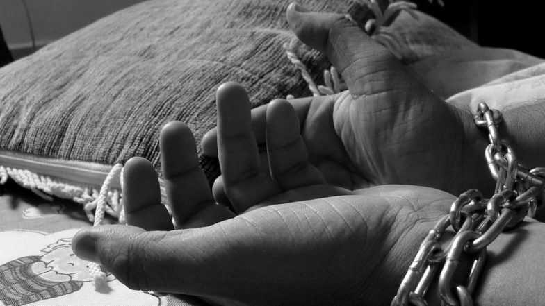 Human Trafficking in Dharashiv: मानवी तस्करी प्रकरणाने धाराशीव हादरलं, दोन ते चार हजारांत मजुरांची विक्री, दिवसभर विहीरीत काम, रात्री पायात साखळदंड