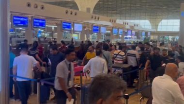 Cyclone Biparjoy चा फटका विमानसेवेला, मुंबई विमानतळावर रखडलेत अनेक प्रवासी; ट्वीट करत शेअर केला संताप