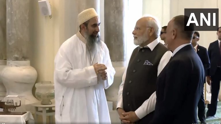 Egypt- PM Modi In Al-Hakim Mosque: पंतप्रधान नरेंद्र मोदी यांनी कौरे येथील अल हकीम मशिदीला दिली भेट (Watch Video)