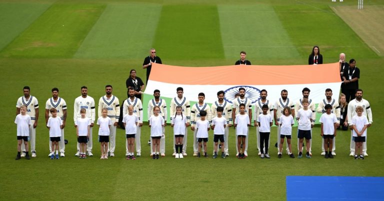 IND vs AUS, WTC Final 2023: फायनलमध्ये भारतीय संघ आणि ऑस्ट्रेलिया संघ हातात काळ्या पट्ट्या बांधून उतरले मैदानात, जाणून घ्या काय आहे कारण