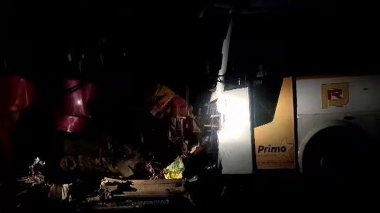 Buldhana Bus Accident: बुलढाण्यात दोन खासगी बसचा भीषण अपघात, 5 प्रवाशांचा जागीच मृत्यू, 25 ते 30 जण जखमी