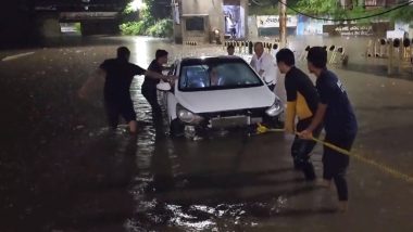 Gujarat Waterlogging: गुजरातमधील नडियाल शहरात पाण्यात अडकलेल्या कारला बाचवले, अग्निशमन दलाने दिला मदतीचा हात (Watch Video))
