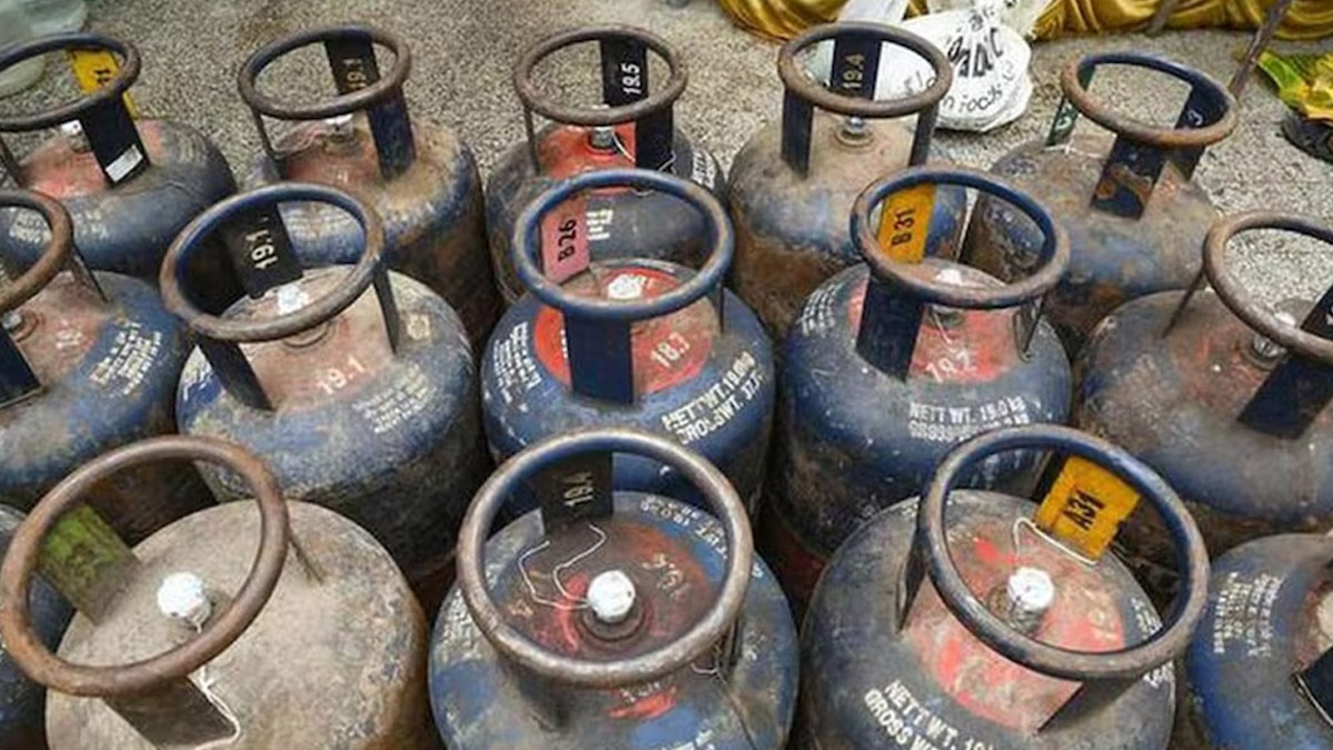 Gas Cylinder Price: ऐन दिवाळीत गॅस सिलिंडर महागला, सामान्यांच्या खिशाला झळ बसणार