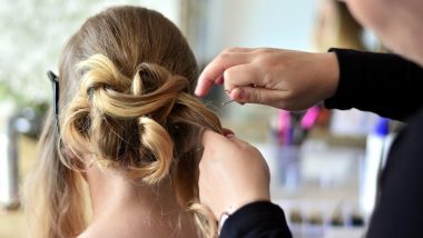 Hair Care Tips in Monsoon: पावसाळ्यात केसांची काळजी कशी घ्यावी? केस गळणे किंवा कोंडा थांबवण्यासाठी 'हे'  उपाय ठरतील फायदेशीर