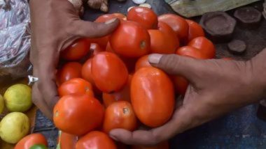 Vegitable Price Incresed: फळभाज्यांची आवक कमी, मागणी वाढल्याने टोमॅटो मटारच्या दरात वाढ
