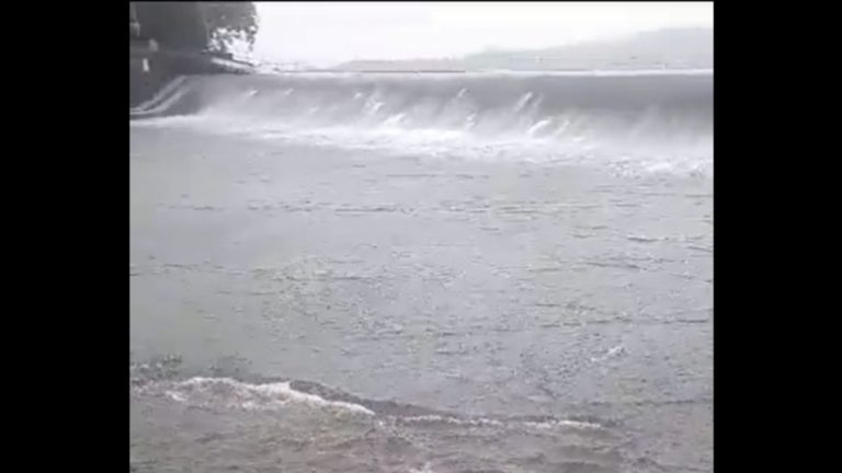 Vihar Talav Overflows: मुंबईला पाणीपुरवठा करणारा विहार तलाव ओसंडून वाहण्यास सुरूवात (Watch Video)