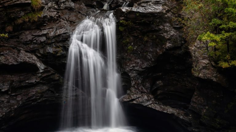 Dugarwadi Waterfall (Nashik) News: जरा जपून! दुगारवाडी धबधब्यात पर्यटक गेला वाहून, त्र्यंबक येथील घटना