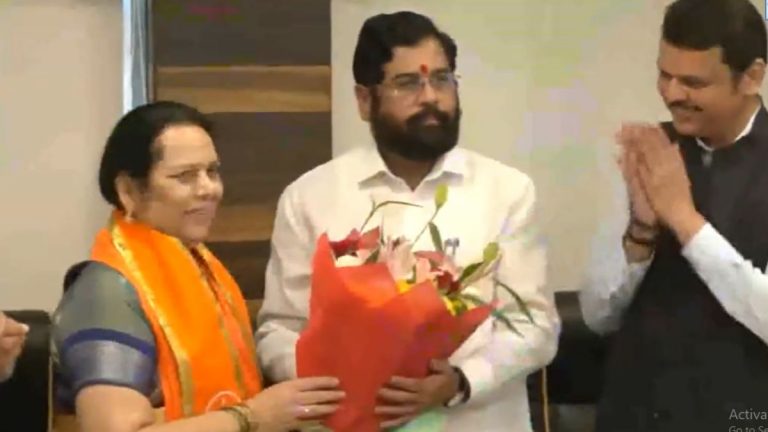 MLC Neelam Gorhe Joins Shiv Sena: नीलम गोर्‍हे यांचा उद्धव ठाकरे गटाला रामराम करत Eknath Shinde, Devendra Fadnavis च्या उपस्थितीत शिवसेनेमध्ये प्रवेश  (Watch Video)