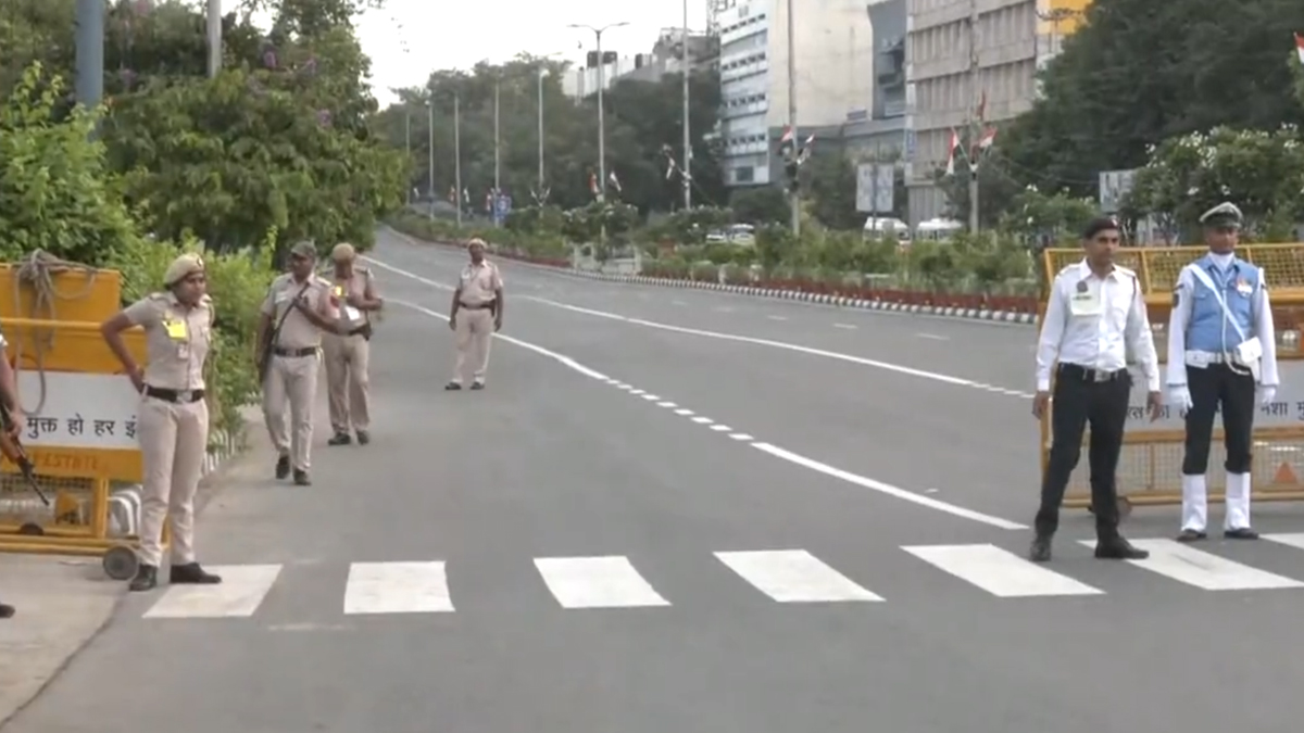 Bomb Threat Call In Delhi: लाल किल्ला, जामा मशिदी मध्ये बॉम्ब असल्याच्या धमकीचा फोन; पोलिसांकडून काहीच संशयित न आढळल्याची माहिती