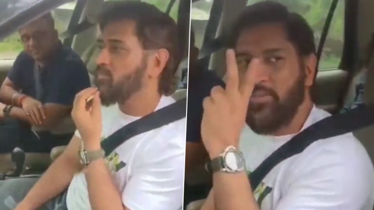 MS Dhoni Viral Video: ...जेव्हा रांचीचा रस्ता विसरला एमएस धोनी, गाडी थांबवून रस्त्यावरील मुलांची घेतो मदत; पहा व्हिडिओ