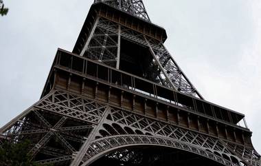 Eiffel Tower Bomb Threat: आयफेल टॉवर बॉम्बने उडवण्याची धमकी; टॉवरमधील नागरिकांना काढण्यात आलं बाहेर