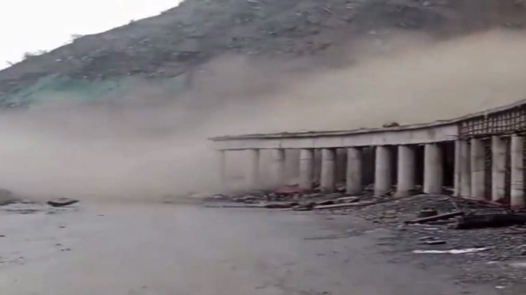 Jammu-Srinagar National Highway Blocked: जम्मू-श्रीनगर राष्ट्रीय महामार्ग रामबन जिल्ह्यात भूस्खलनामुळे बंद