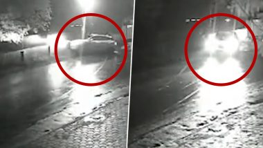 Car Crashes Into Pole: भरधाव वेगात असलेली कार विजेच्या खांबाला धडकली; अपघाताचे भयावह दृश्य सीसीटीव्ही कॅमेरात कैद (Watch video)