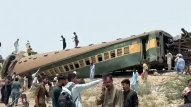 Passenger Train Derails in Pakistan: पाकिस्तानमध्ये पॅसेंजर ट्रेनचे 10 डबे रुळावरून घसरले; 22 जण ठार, अनेक जखमी