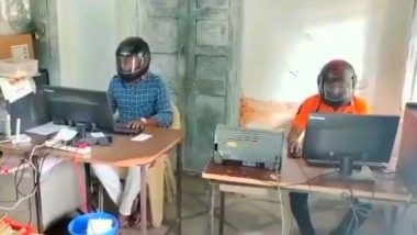 Officials Work Wearing Helmets: तेलंगणातील सरकारी कर्मचाऱ्यांवर हेल्मेट घालून काम करण्याची वेळ; व्हिडिओ व्हायरल, जाणून घ्या कारण (Watch)