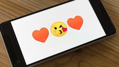 Jail For Heart Emoji: आता 'या' देशांमध्ये महिलांना 'हार्ट इमोजी' पाठवणे ठरणार गुन्हा; होऊ शकते दोन वर्षांच्या तुरुंगवासाची शिक्षा