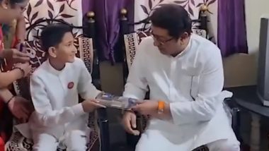 Raj Thackeray Meets His Young Fan: दुर्धर आजाराशी झुंजणाऱ्या लहानग्या फॅन 'राज देशपांडे' च्या भेटीला जेव्हा पोहचले राज ठाकरे (Watch Video)