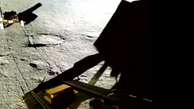 Chandrayaan-3 Mission: ISRO ने शेअर केला Pragyan Rover  चंद्राच्या दक्षिण ध्रुवावर Shiv Shakti Point वर उतरलेल्या क्षणाचा व्हिडिओ (Watch Video)