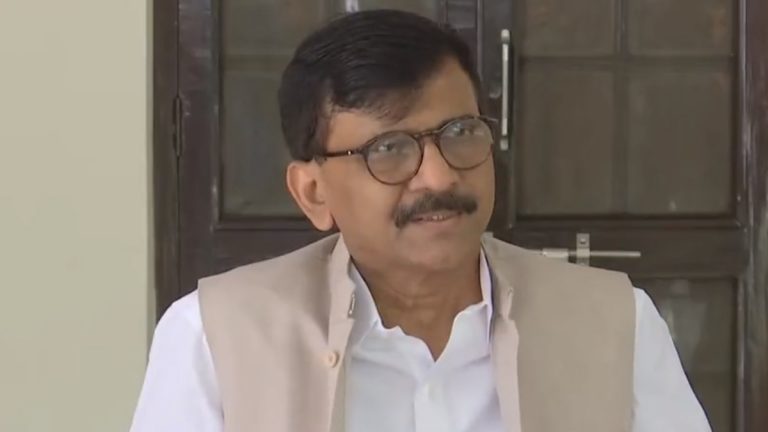 Sanjay Raut On Eknath Shinde: महाराष्ट्र पेटलाय तरी यांचे निर्ल्लज्ज राजकरण सुरूच;  सर्वपक्षीय नेत्यांच्या बैठकीला उद्धव ठाकरे गटाच्या नेत्यांना न बोलावल्याने राऊत संतापले