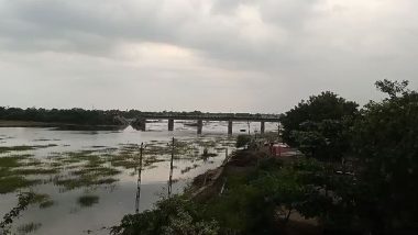 Gujarat Bridge Collapsed: गुजरातमध्ये पूल कोसळला; 10 जण वाहून गेले, 4 जणांना वाचवण्यात यश