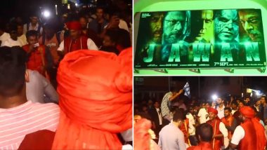 Fans Celebrate in Mumbai After Watching Jawan: सुपरस्टार शाहरुख खानच्या जवान पाहिल्यानंतर चाहत्यांचा मुंबईत जल्लोष, पहा व्हिडिओ