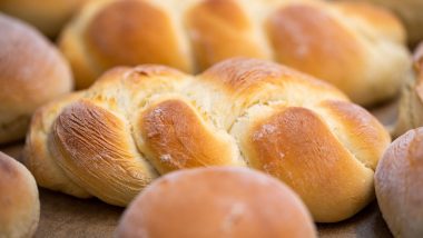 Bread Price Hike: वडापाव, पावभाजी, सँडविच खायचंय? खिसा सैल सोडायची तयारी ठेवा; पाव महागला