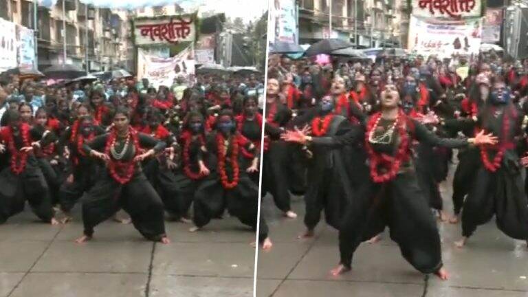 Dahi Handi 2023: दहीहंडीत सहभागी होण्यासाठी Nirbhaya Mahila Govinda Pathak ने 'मां काली' च्या रूपात सादर केला सेल्फ डिफेन्स डांस (Watch Video)