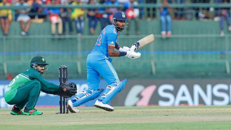 Hardik Pandya Half Century: इशान किशन नंतर हार्दिक पांड्याचेही अर्धशतक पुर्ण, भारतीय संघासाठी बनले संकटमोचक