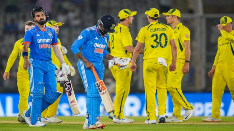 IND vs AUS 2nd ODI Live Score Update: टीम इंडियाला दुसरा झटका, श्रेयस अय्यर बाद