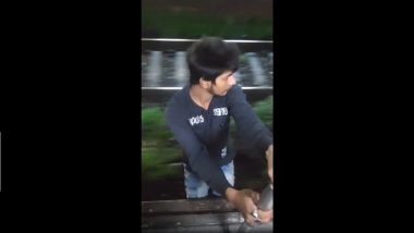 Dangerous Video- Local Train Stunt: मुंबई लोकल ट्रेन कुर्ला स्टेशनला उतरताना स्टंट करणाऱ्या तरुणाचा व्हिडिओ व्हायरल