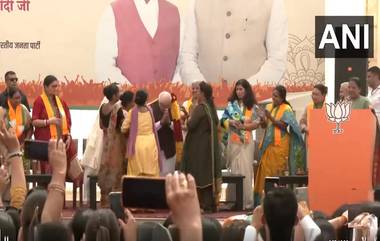 PM Narendra Modi Bows Before Women: पंतप्रधान नरेंद्र मोदी भाजप मुख्यालयात महिलांसमोर नतमस्तक (Watch Video)