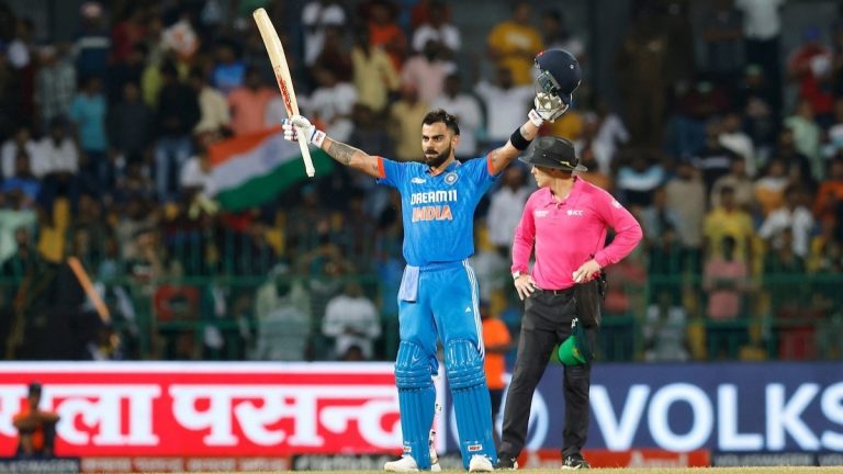 Virat Kohli Century: वाढदिवसानिमित्त विराट कोहलीने वनडेत झळकावले 49 वे शतक, सचिनच्या शतकांची केली बरोबरी