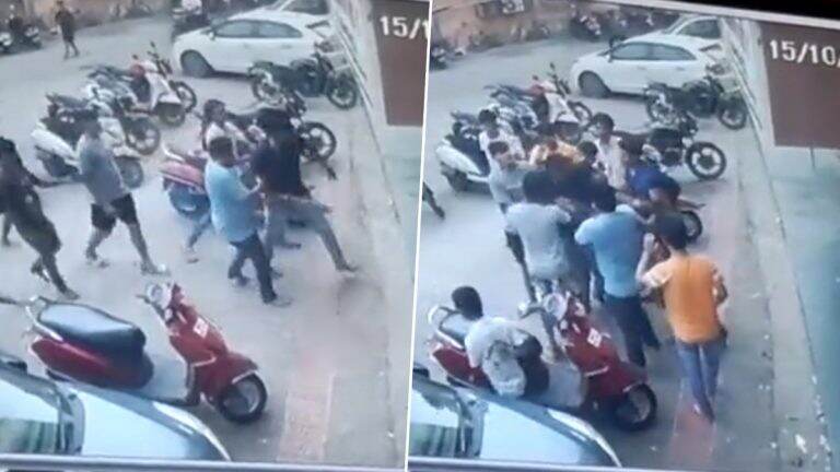 Mumbai: उपद्रवी गटाकडून महिला भजन गायकांना हिंसाचाराची धमकी; घटना CCTV मध्ये कैद