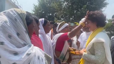 Madhya Pradesh Assembly Election 2023: निवडणूकीच्या प्रचारासाठी प्रियांका गांधी मध्य प्रदेश दौऱ्यावर, मंडला मंदिरात केली पूजा (Watch video))