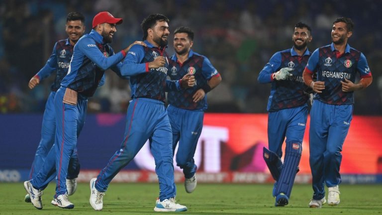 Afghanistan Beat England: विश्वचषकात मोठा अपसेट, अफगाणिस्तानने गतविजेत्या इंग्लंडचा 69 धावांनी केला पराभव, मुजीब-रशीदची जादू