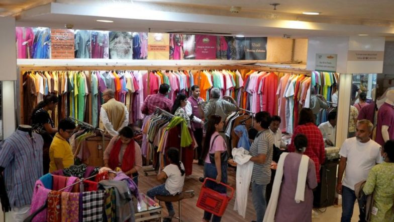 Khadi Sale Creates History: पीएम नरेंद्र मोदींच्या आवाहनानंतर खादी उत्पादनांनी रचला इतिहास; एका दिवसात झाली कोट्यावधी रुपयांची विक्रमी विक्री
