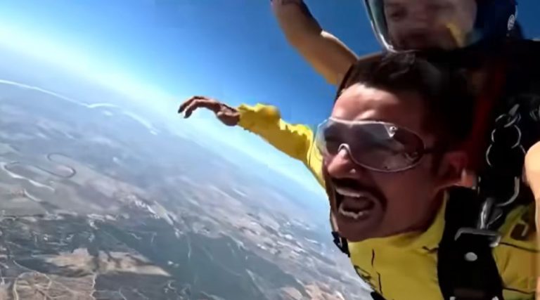 Skydiving Experience: पोलीस अधिकारी Vishwas Nangre Patil यांनी पहिल्यांदा केले स्कायडायव्हिंग; शेअर केला थरारक अनुभवाचा व्हिडिओ (Watch)