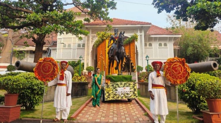 Photos: जम्मू काश्मीर येथे उभारला जाणारा छत्रपती शिवाजी महाराजांचा अश्वारुढ पुतळा राजभवन येथून रवाना; जाणून घ्या काय असेल खास, पहा फोटो